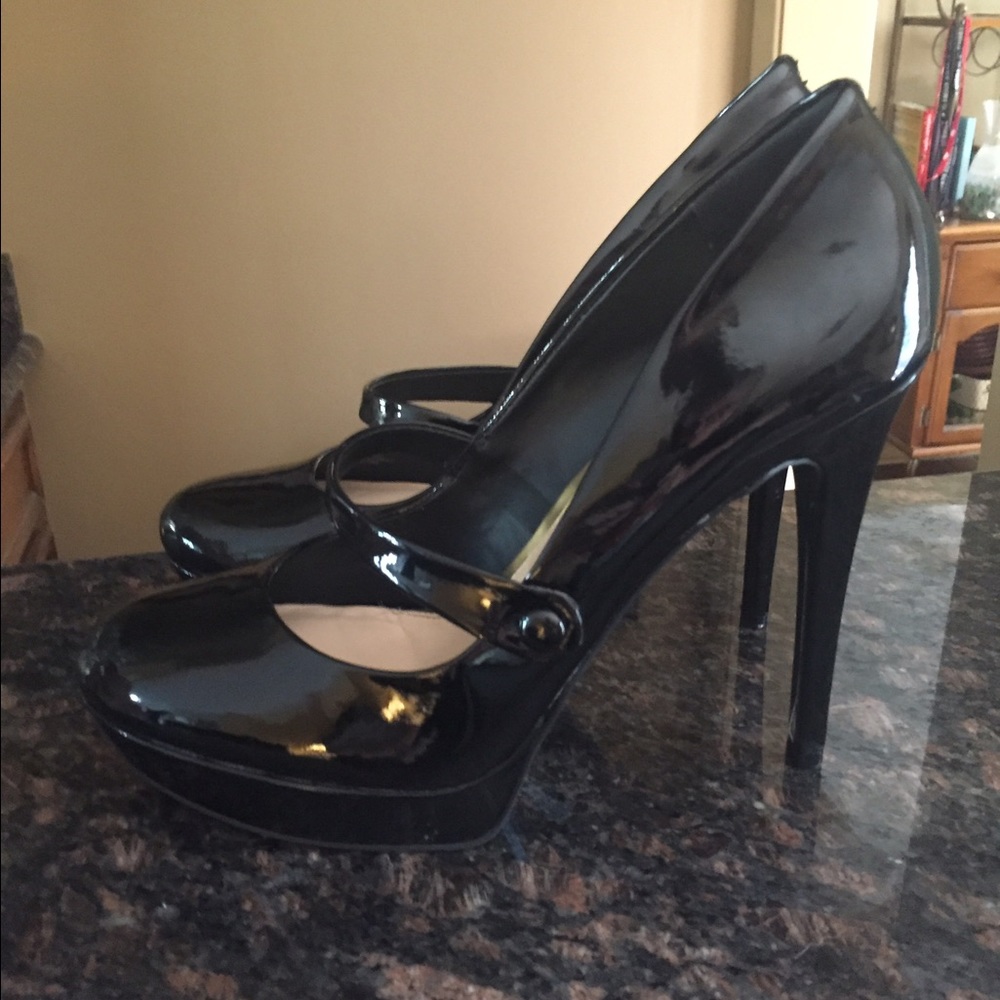 JESSICA SIMPSON BLACK PUMPS!! SIZE 10